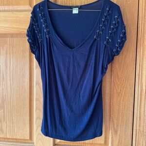 Wmen' VSENUS Top - Size Medium - Brand New